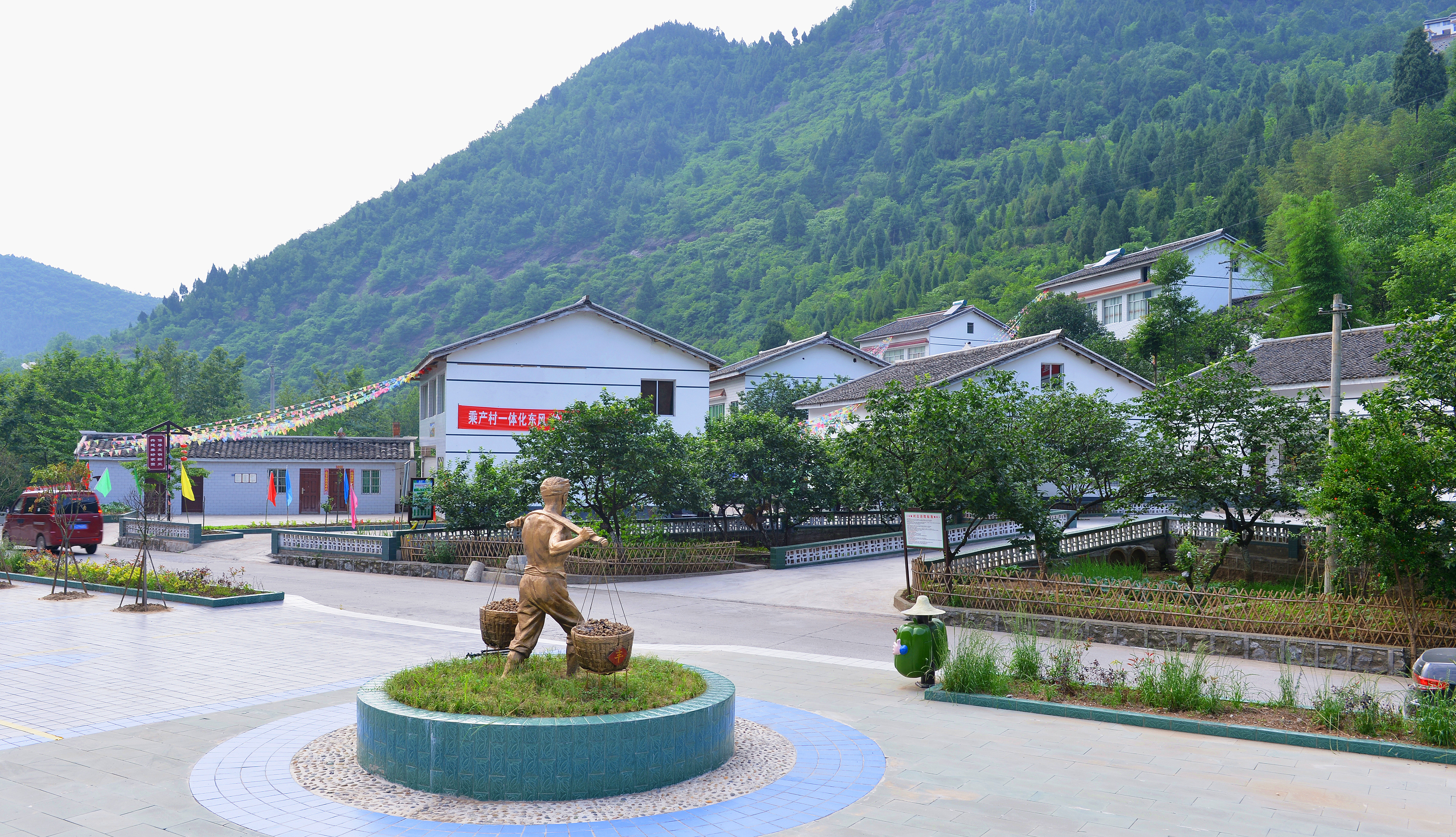 通过幸福美丽新村建设,促进先进生产要素向农村流动,基础设施向农村