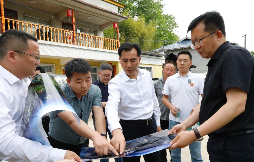 张骏在曾家镇两河口镇调研