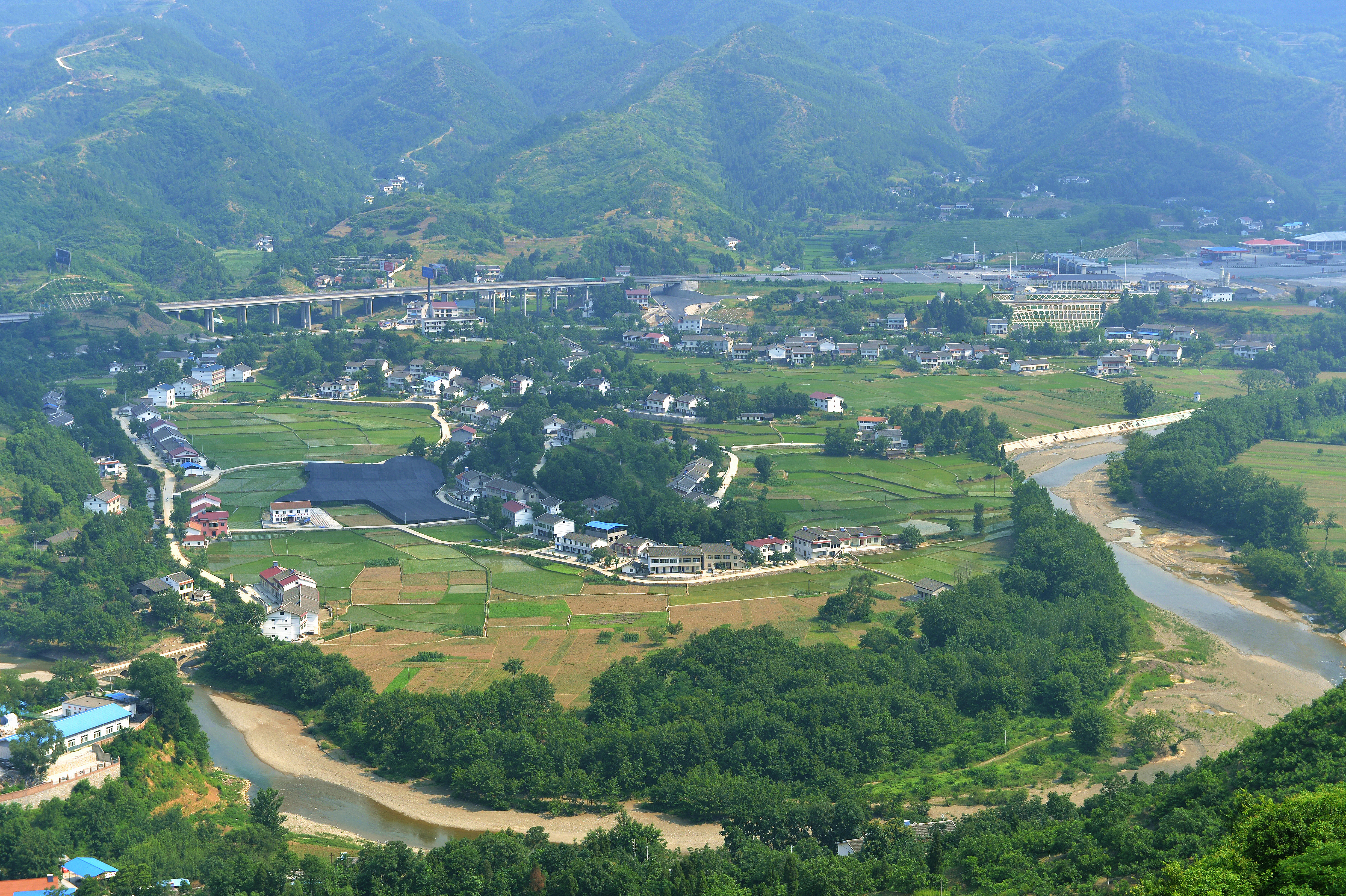 朝天区获评"第二轮新农村建设省级优秀示范县"