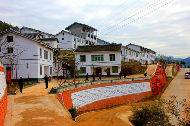 鱼洞乡东沟村新村建设一角